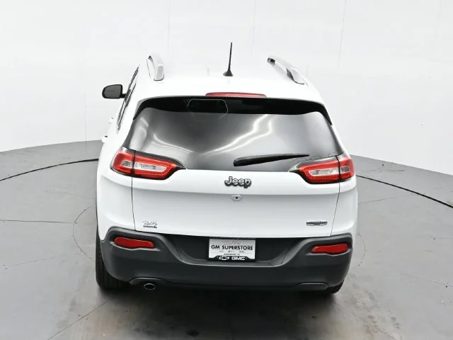 Used 2018 Bright White Clearcoat Jeep Latitude Plus image 37