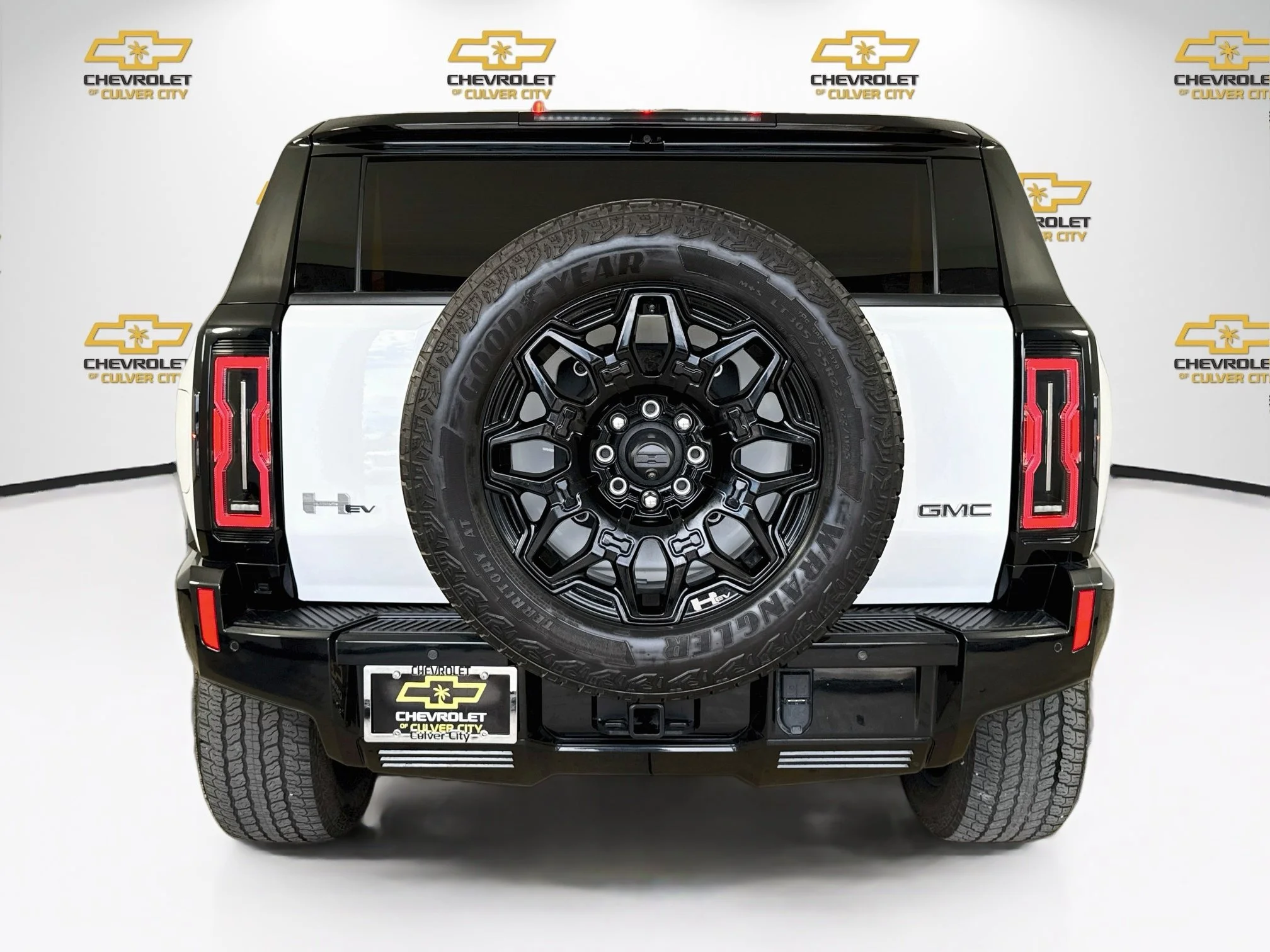 Used 2025 Interstellar White GMC 2X image 7