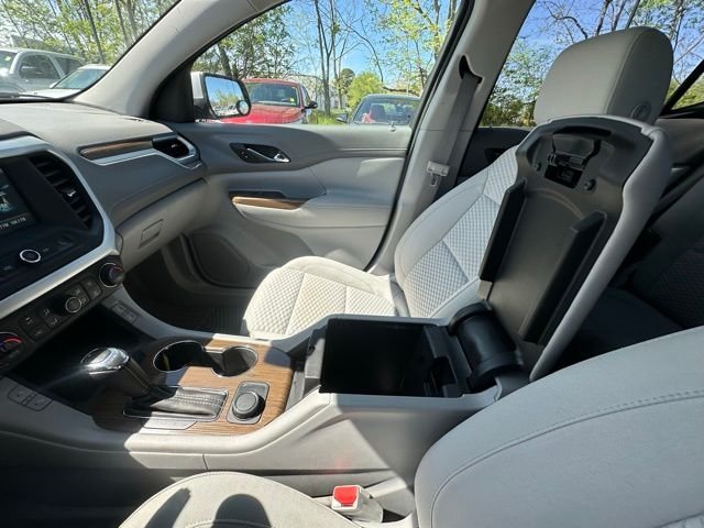 Used 2019 Silver GMC SLE-2 image 25