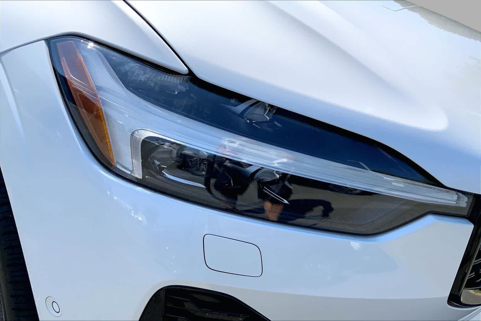 Used 2024 Crystal White Metallic Volvo Ultimate Dark Theme image 28