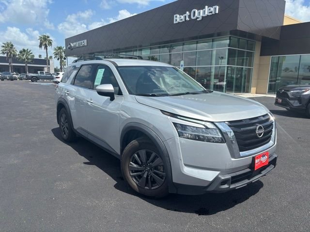 2022 Nissan Pathfinder SV