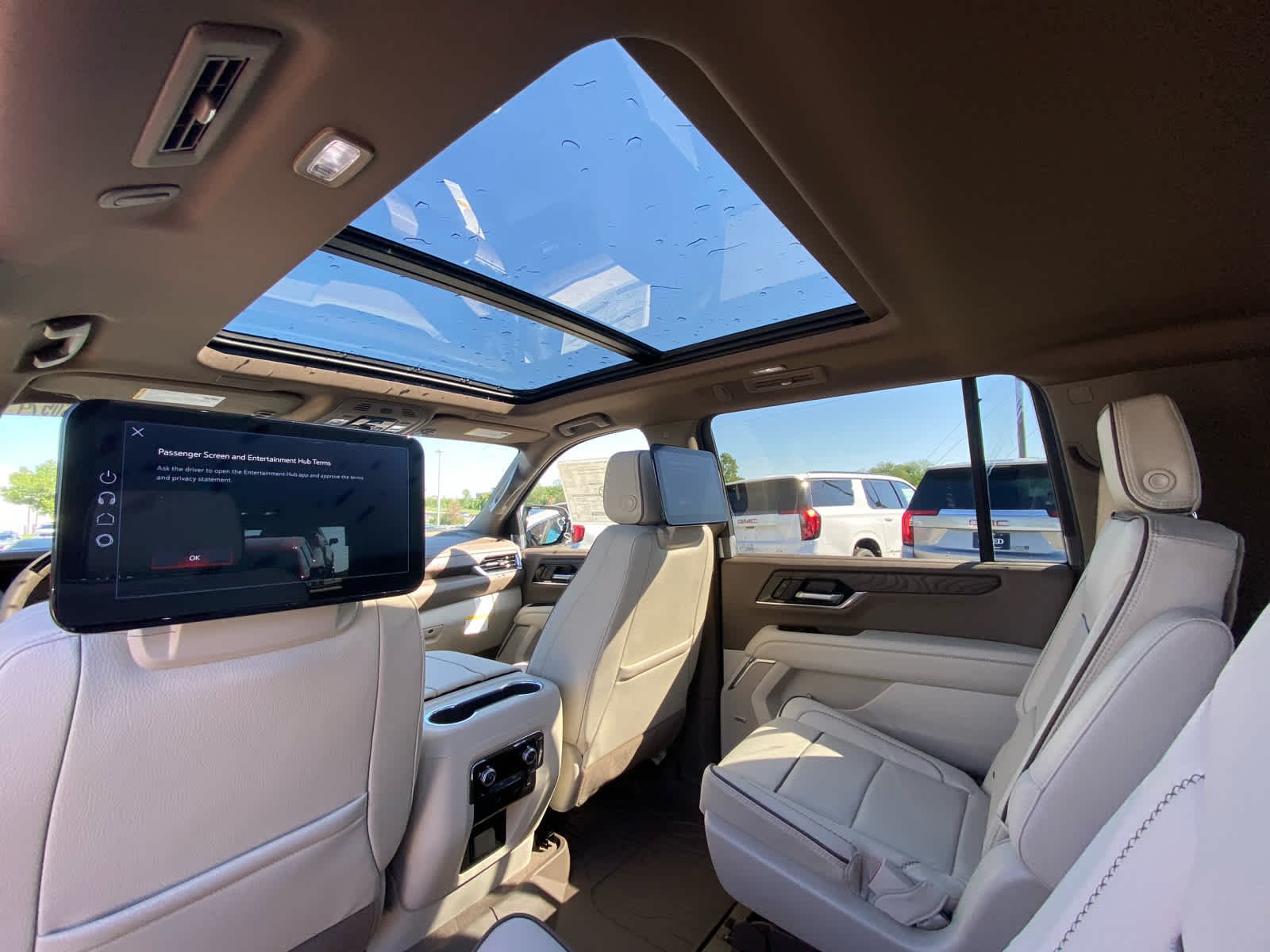 2026 GMC Yukon XL Denali - Photo 24