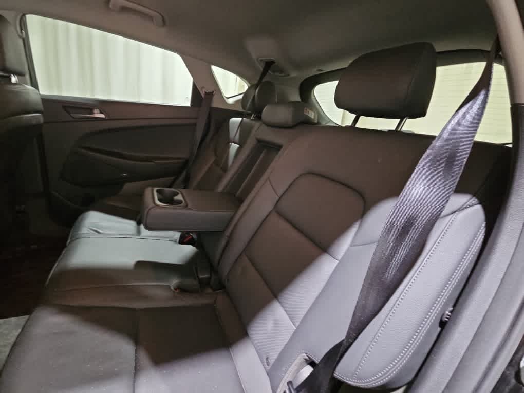 Used 2017 Black Noir Pearl Hyundai SE Plus image 8