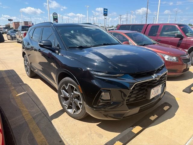Used 2022 BLACK Chevrolet RS image 2