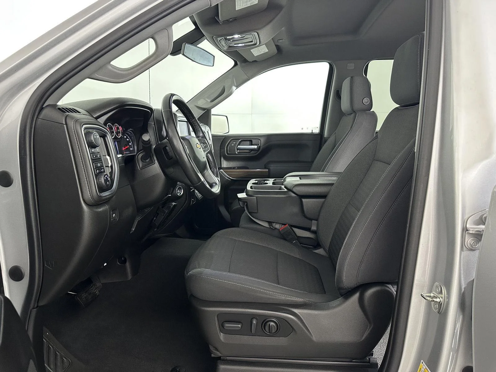 Used 2021 Silver Ice Metallic Chevrolet LT image 32