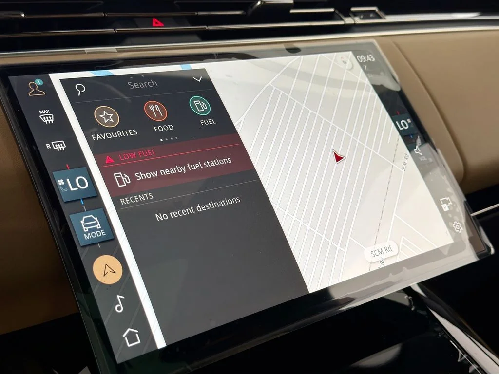 New 2026 Borasco Grey Land Rover Dynamic SE image 13