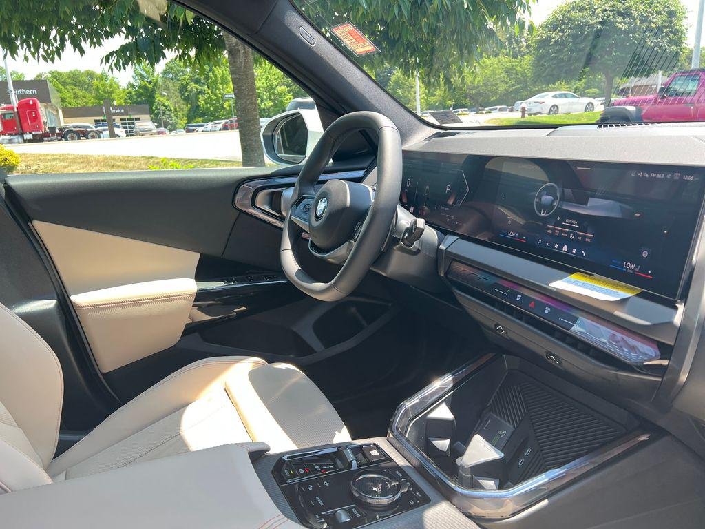 New 2026 Alpine White BMW 30 xDrive image 30