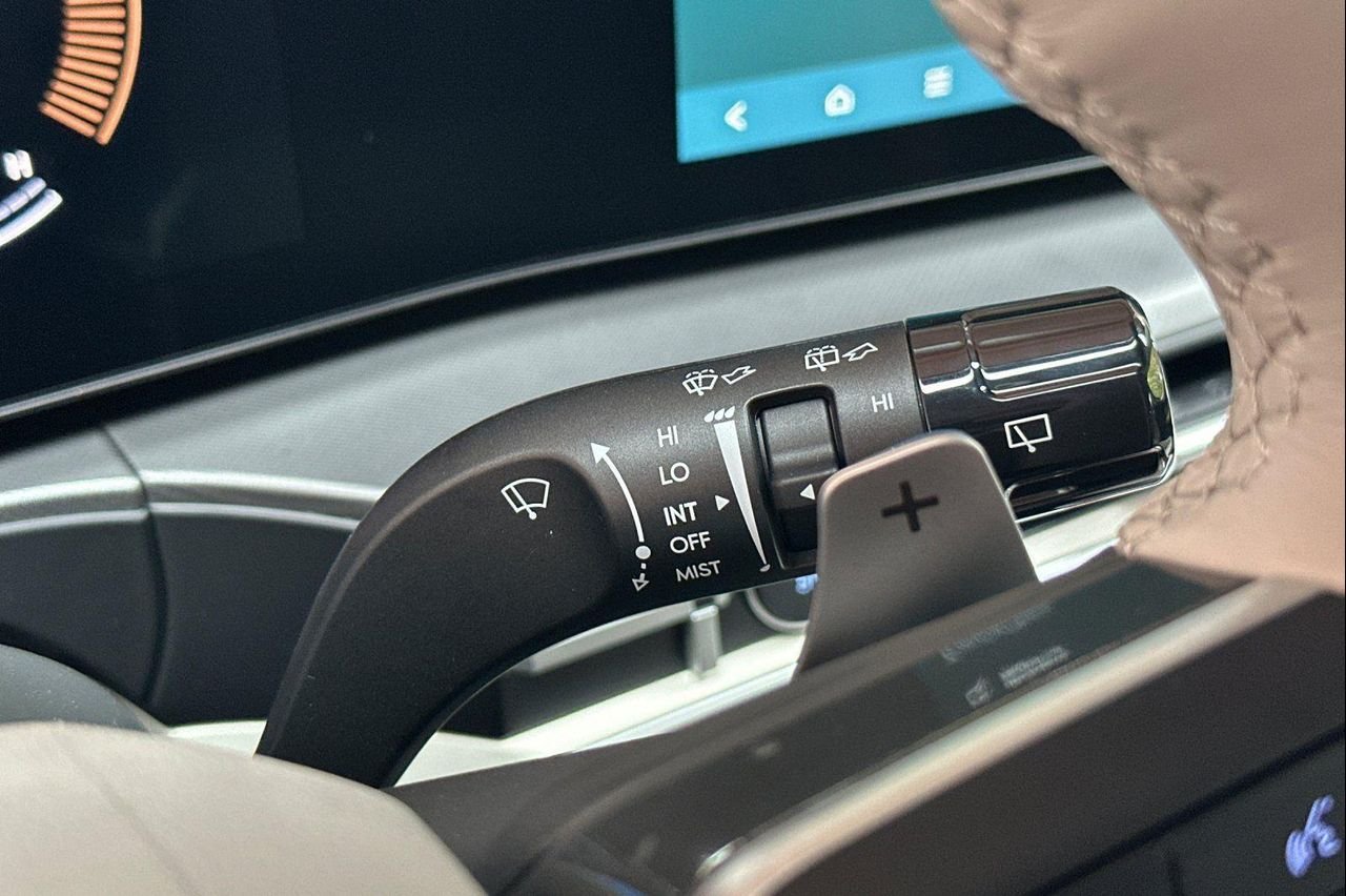 New 2027 White Hyundai SEL AWD image 32