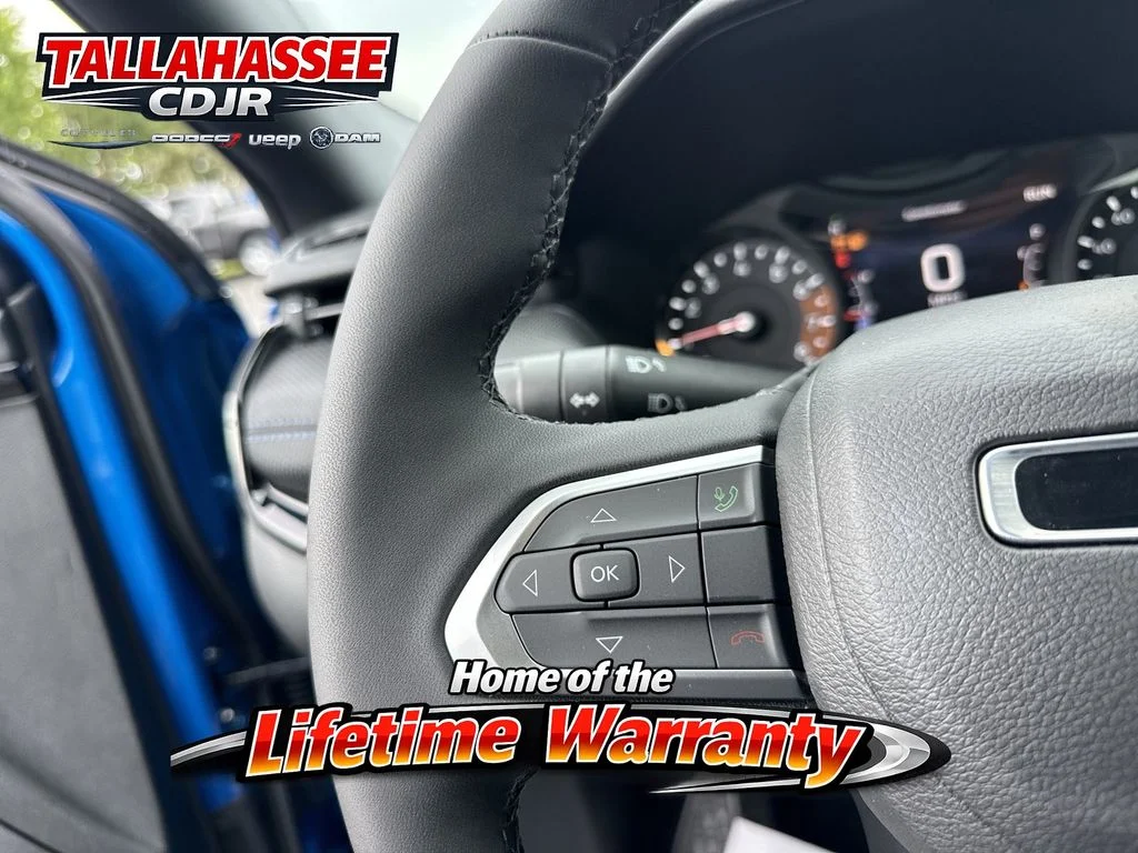New 2026 Hydro Blue Pearl-Coat Exterior Paint Jeep Latitude image 17
