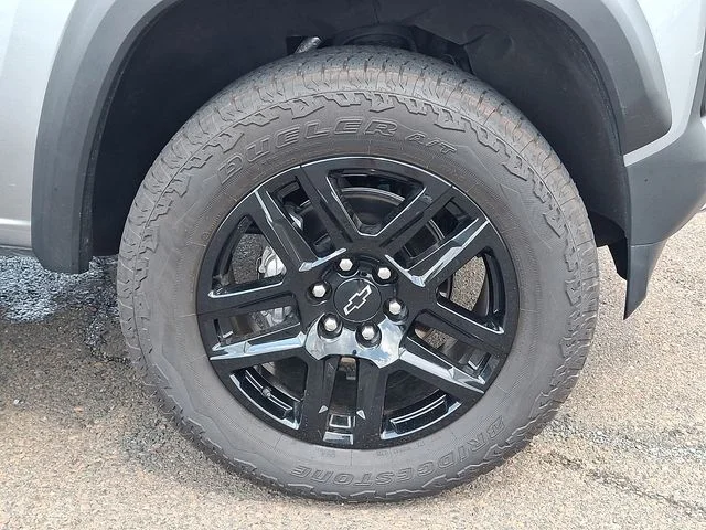 Used 2025 Sterling Gray Metallic Chevrolet Trail Boss image 8