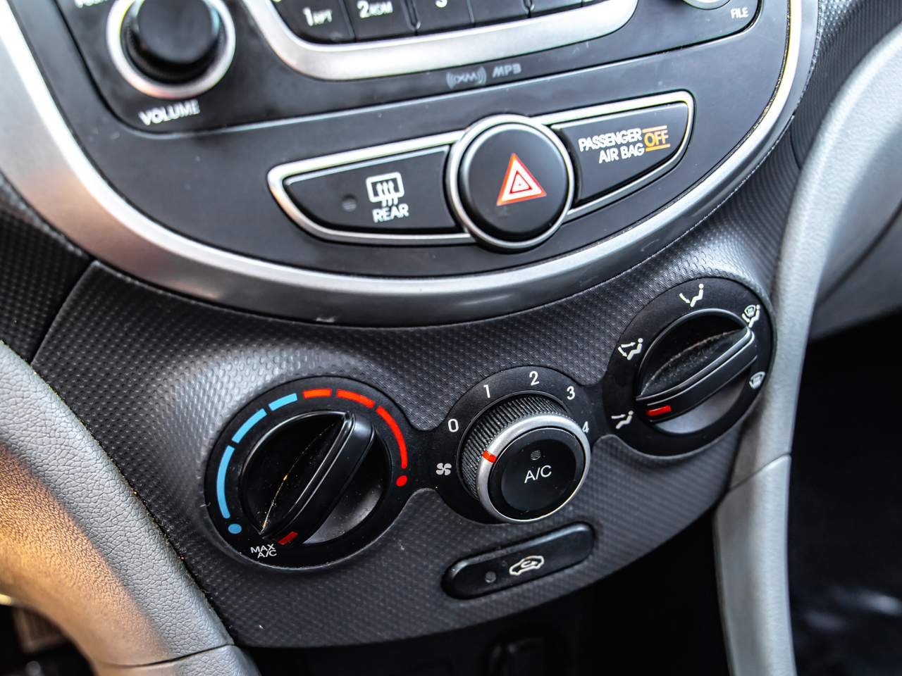 2016 Hyundai Accent SE - Photo 15