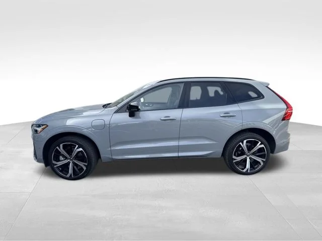 Used 2025 Gray Volvo T8 Ultra image 3