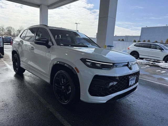 2026 Volkswagen Tiguan 2.0T SE R-Line Black
