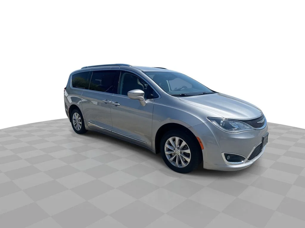 Used 2018 Silver Chrysler Touring L image 1
