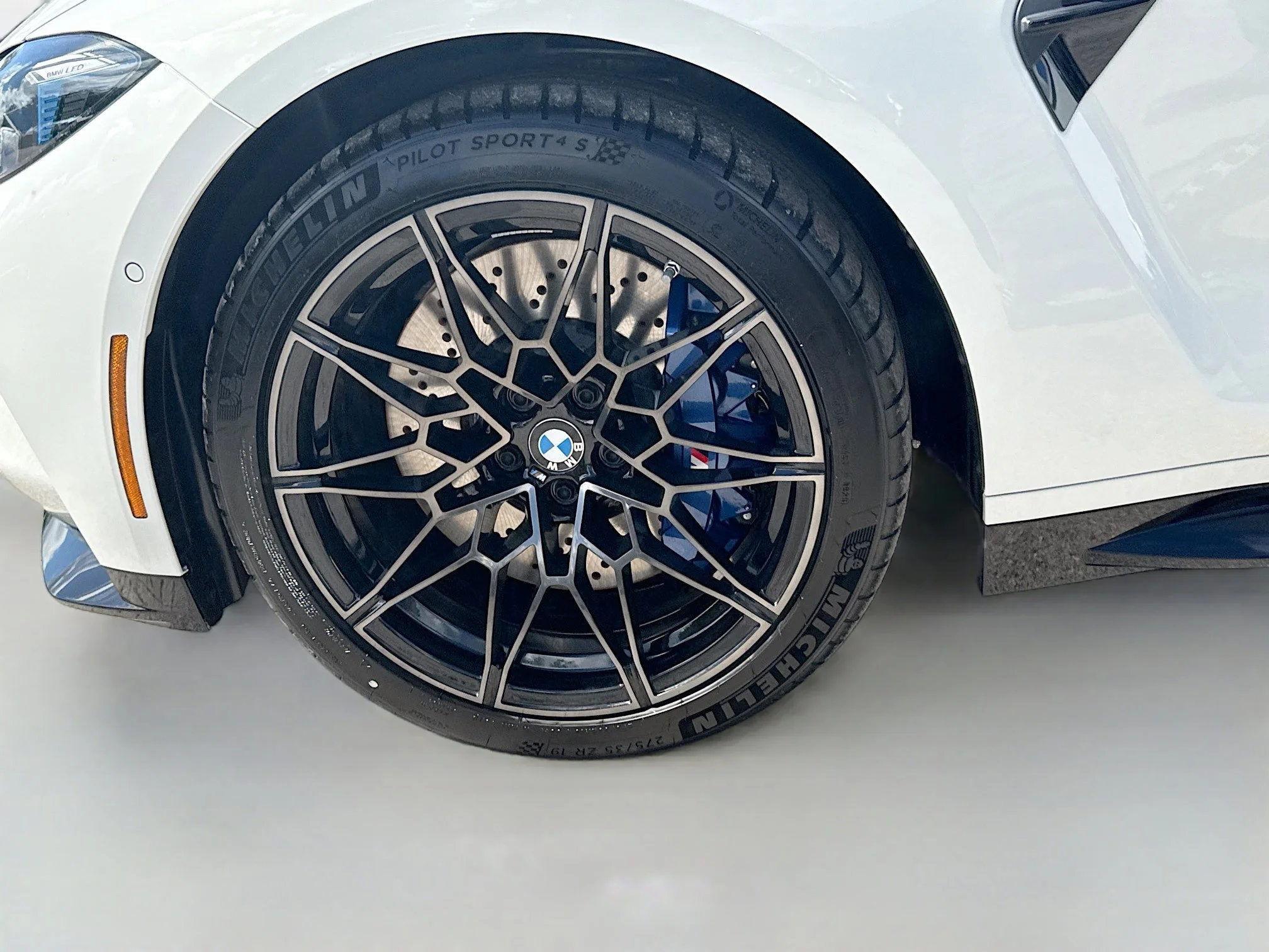 New 2027 Alpine White BMW Competition xDrive image 41