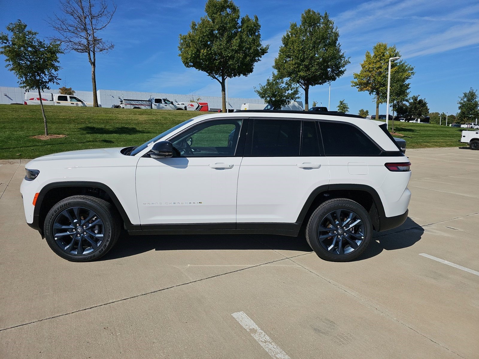 New 2026 Bright White Clearcoat Jeep 85th Anniversary Edition image 2