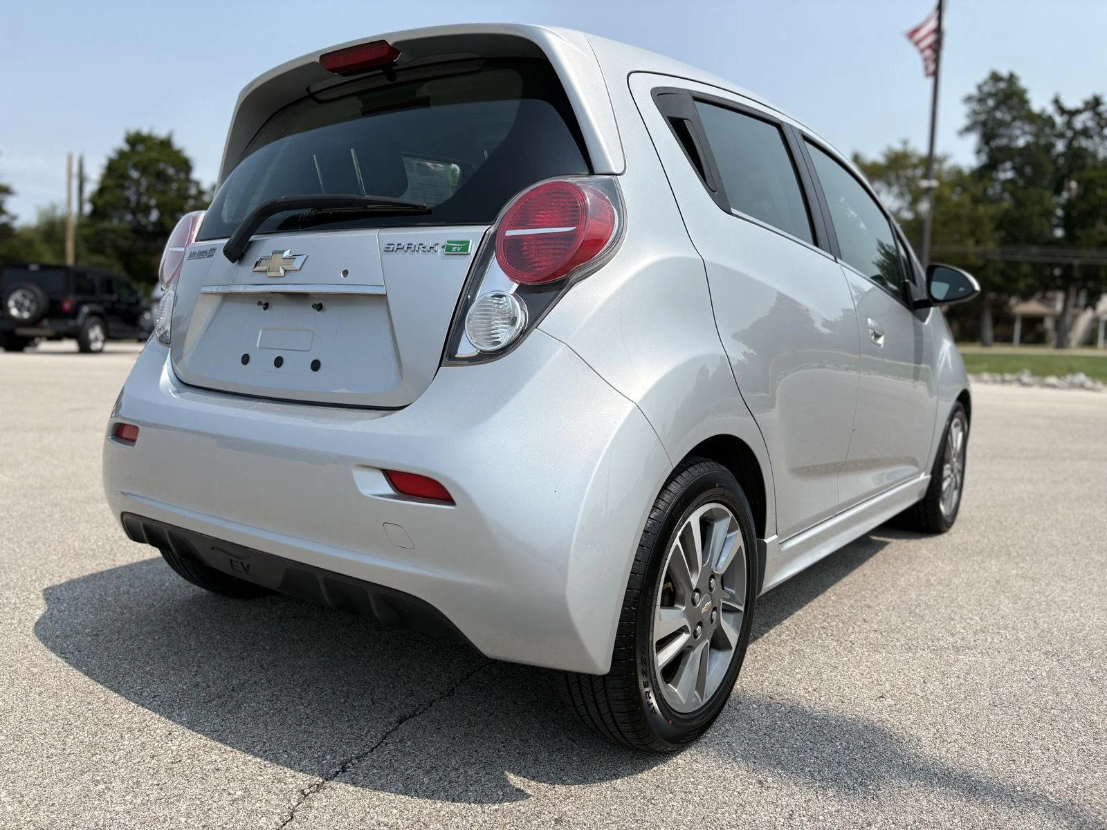 Used 2016 SILVER CHEVROLET HATCHBACK image 21