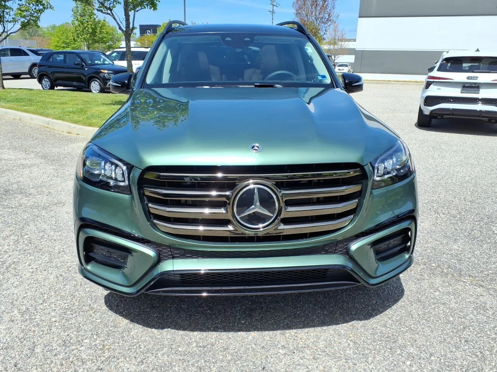 New 2026 MANUFAKTUR Ireland Mid Green Metallic Mercedes-Benz GLS 450 image 3