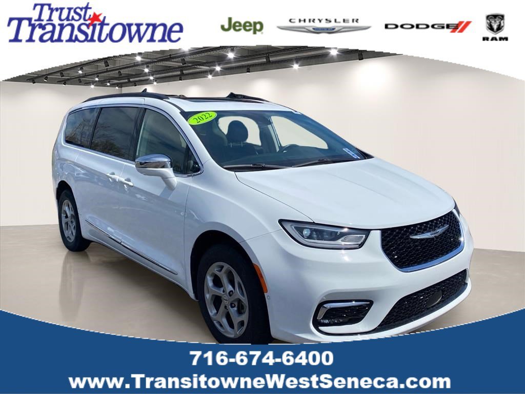 2022 Chrysler Pacifica Limited's photo
