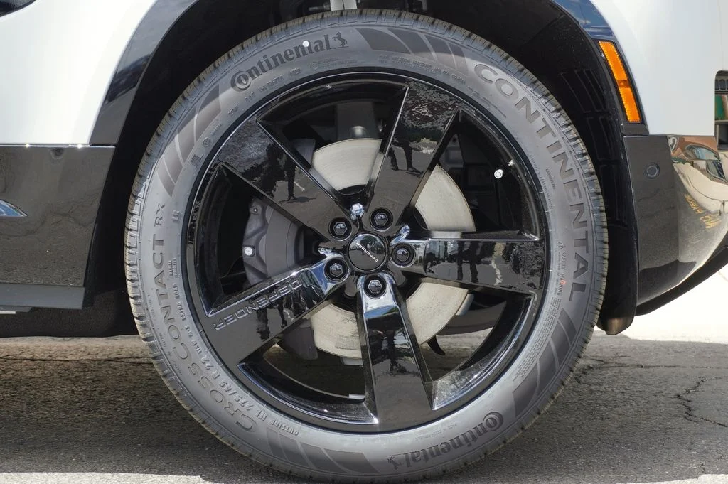 Used 2026 Gray Land Rover X-Dynamic SE image 8