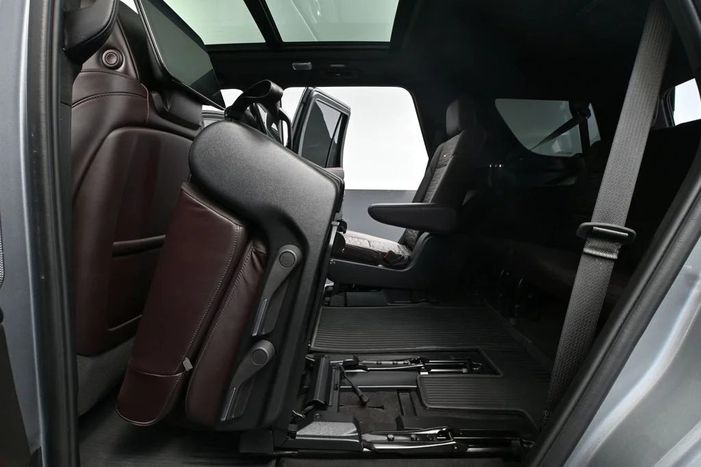 2024 Cadillac Escalade V-Series - Photo 36