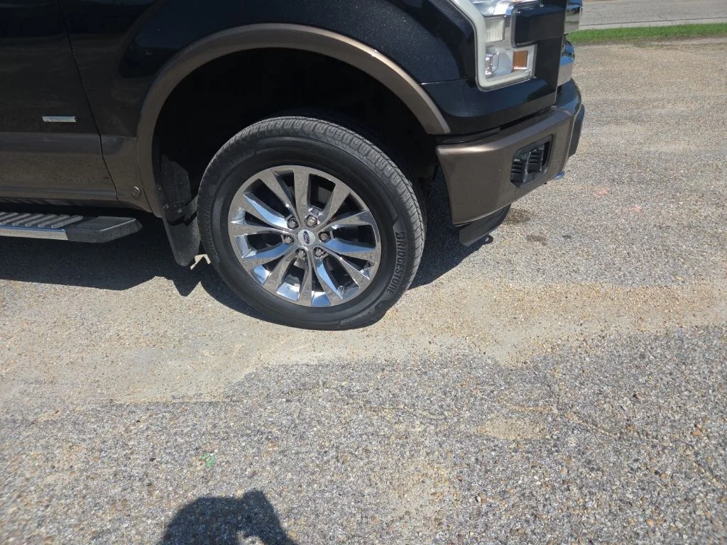 Used 2015 Black Ford Lariat image 18