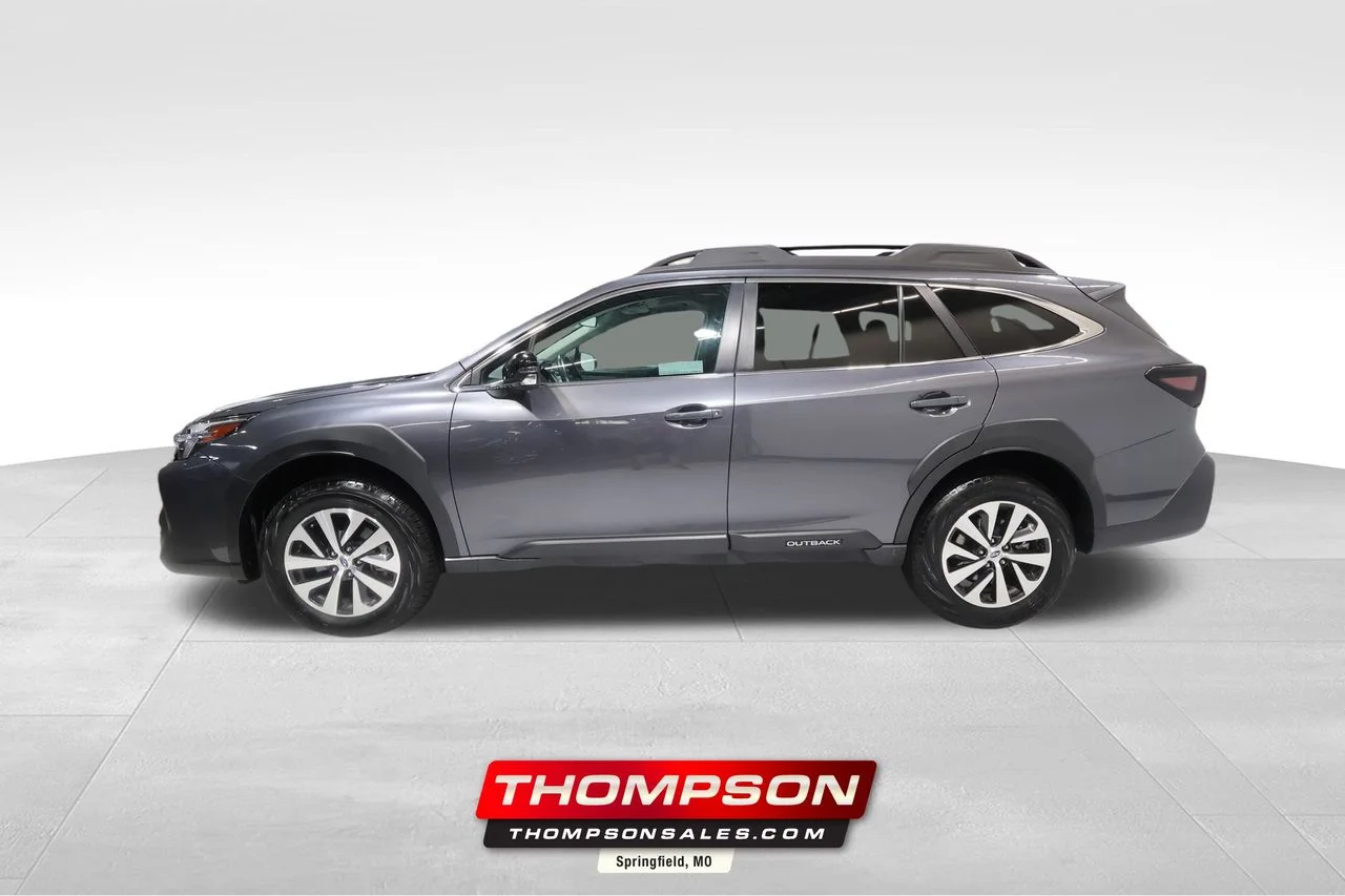 2025 Subaru Outback Premium's photo