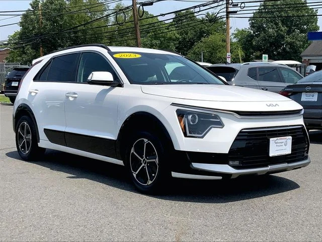 Used 2023 White Kia SX image 1
