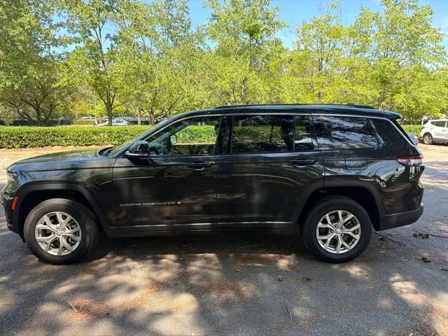 Used 2023 Gray Jeep Limited image 2