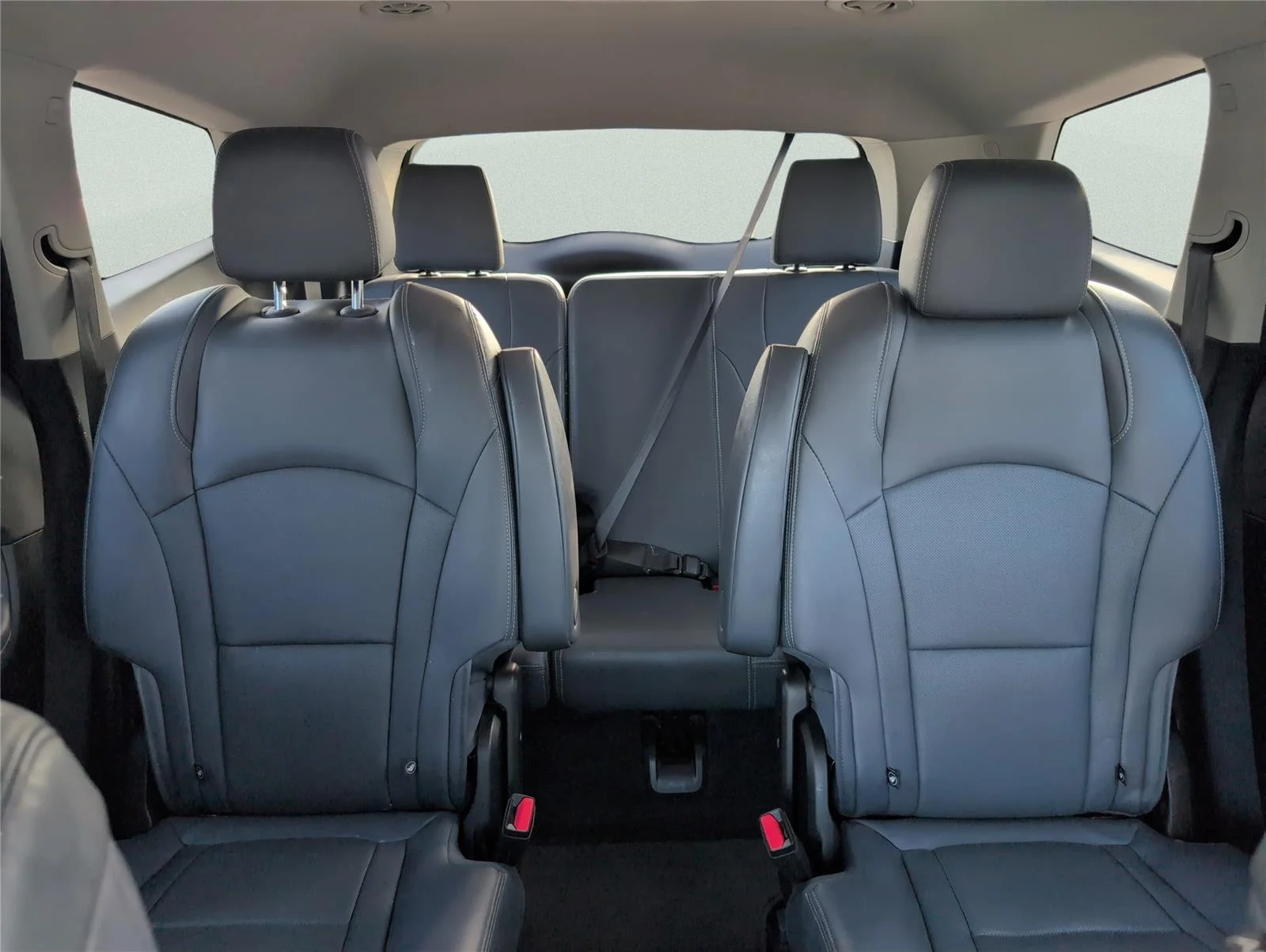 Used 2020 Summit White Buick Essence image 28