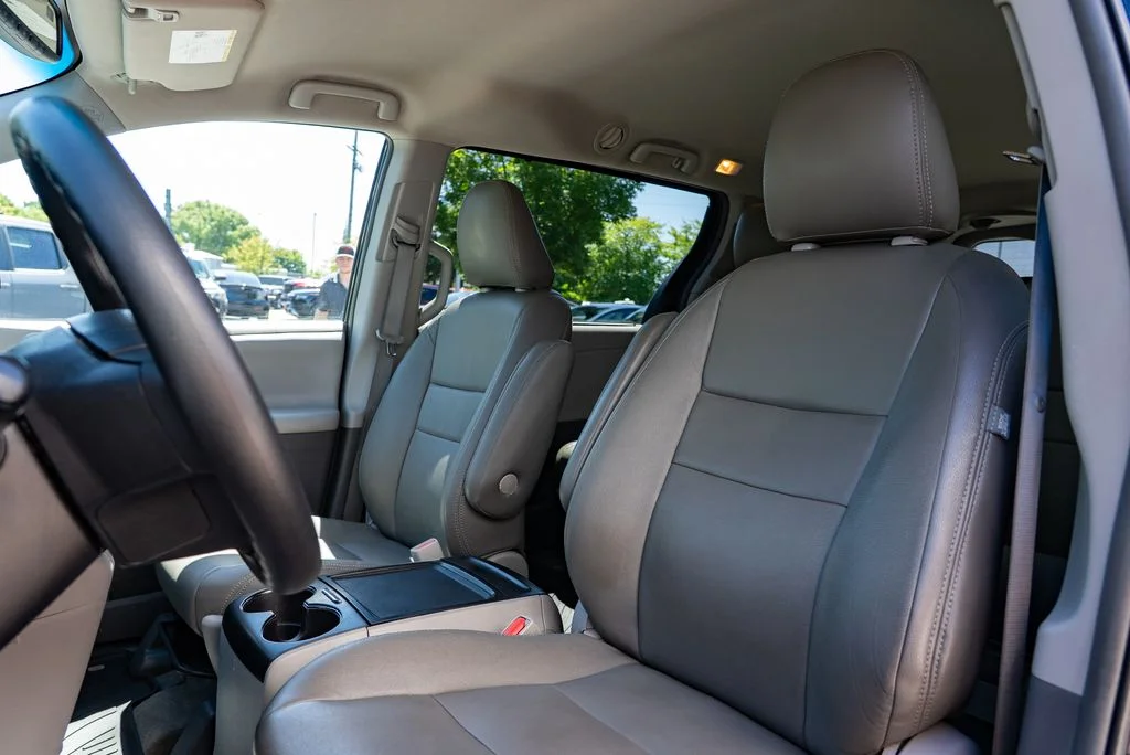 Used 2015 Black Toyota LE image 19