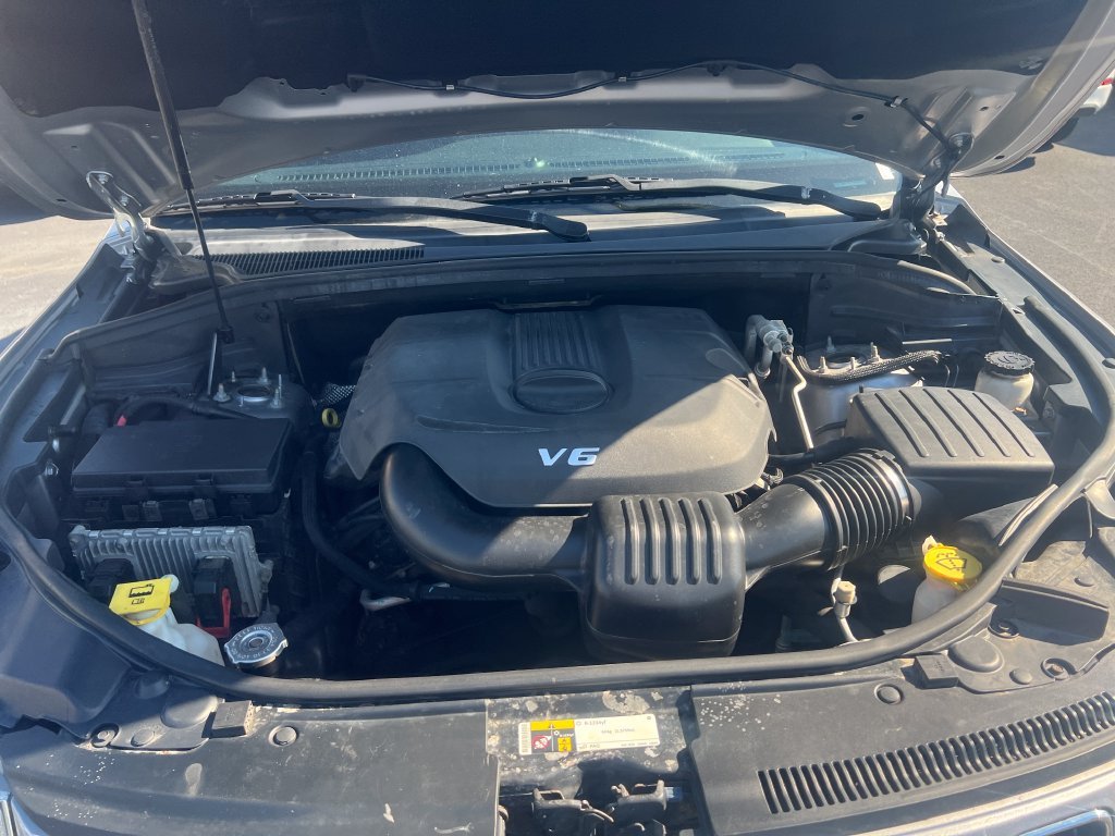 Used 2015 Silver Jeep Laredo image 28