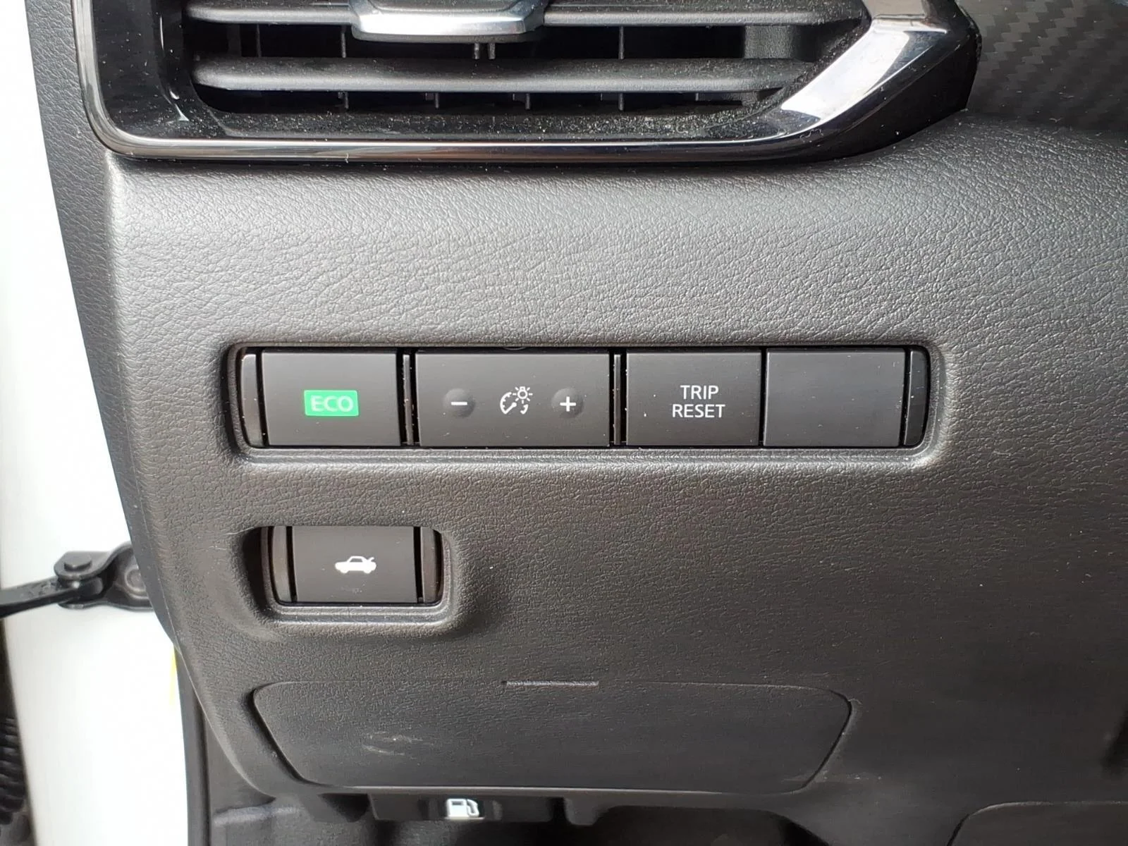 Used 2022 Aspen White TriCoat Pearl Nissan SV image 13