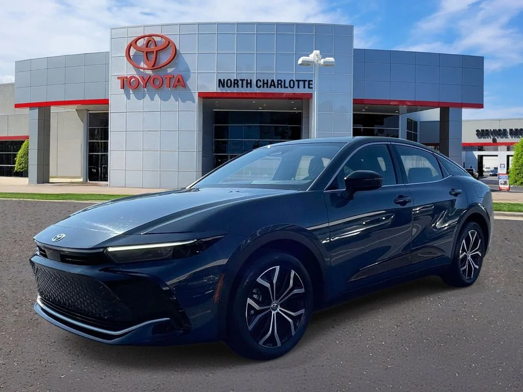 Used 2026 White Toyota XLE image 5