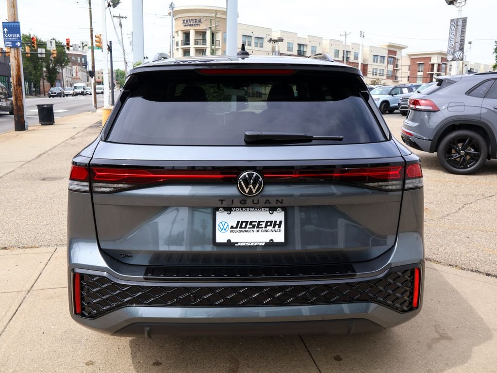 New 2026 Silver Volkswagen 2.0T SE R-Line Black image 4