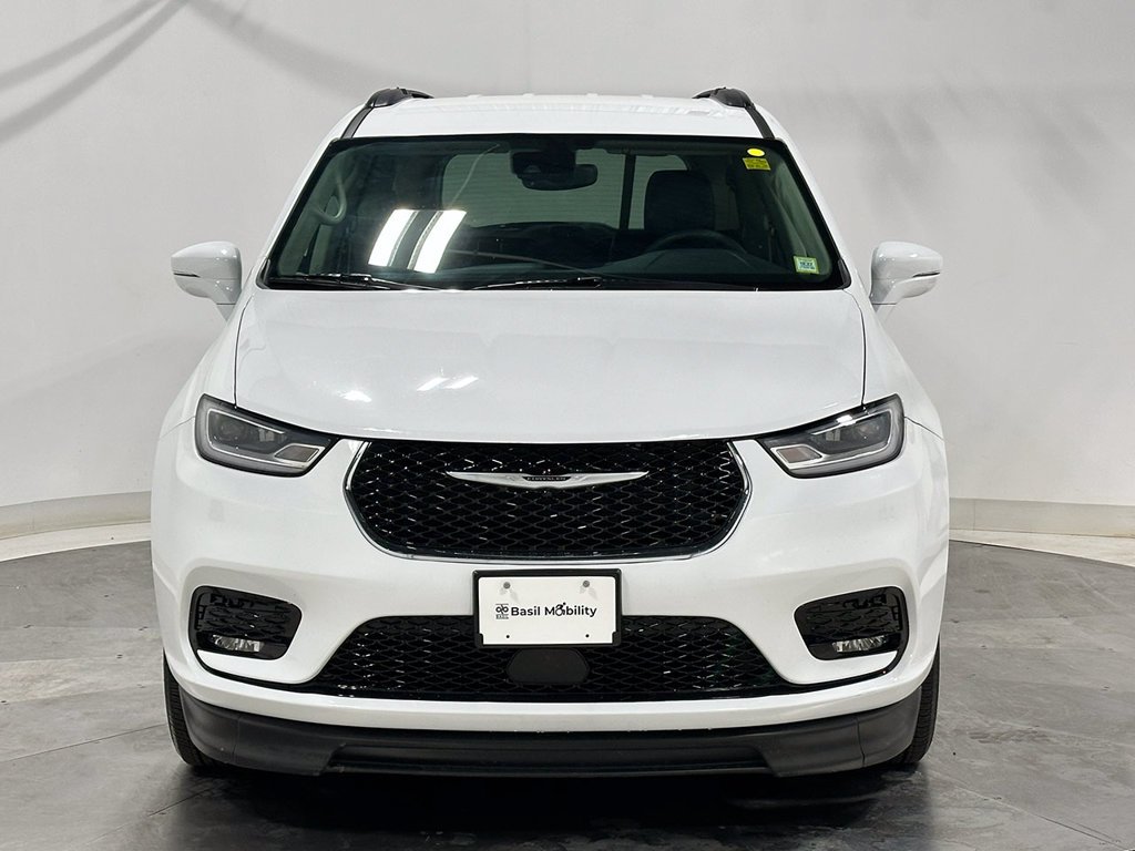 Used 2022 White Chrysler Wheelchair Accessible-Touring L image 3