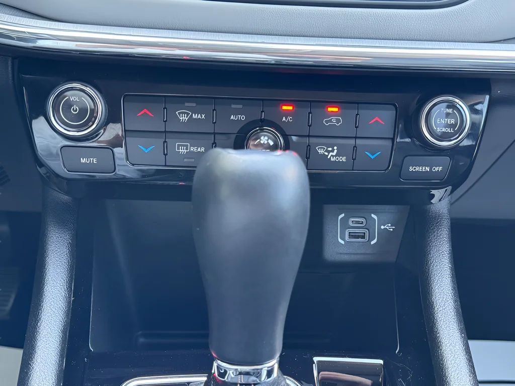 Used 2022 Gray Jeep Limited image 22