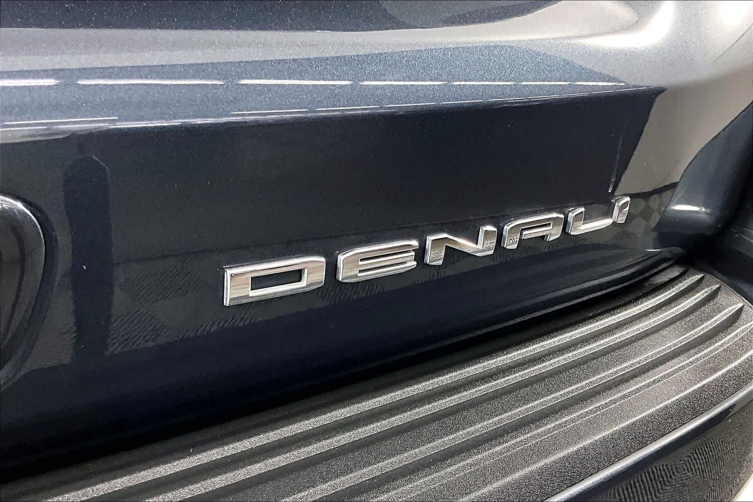 Used 2021 Dark Sky Metallic GMC Denali image 10