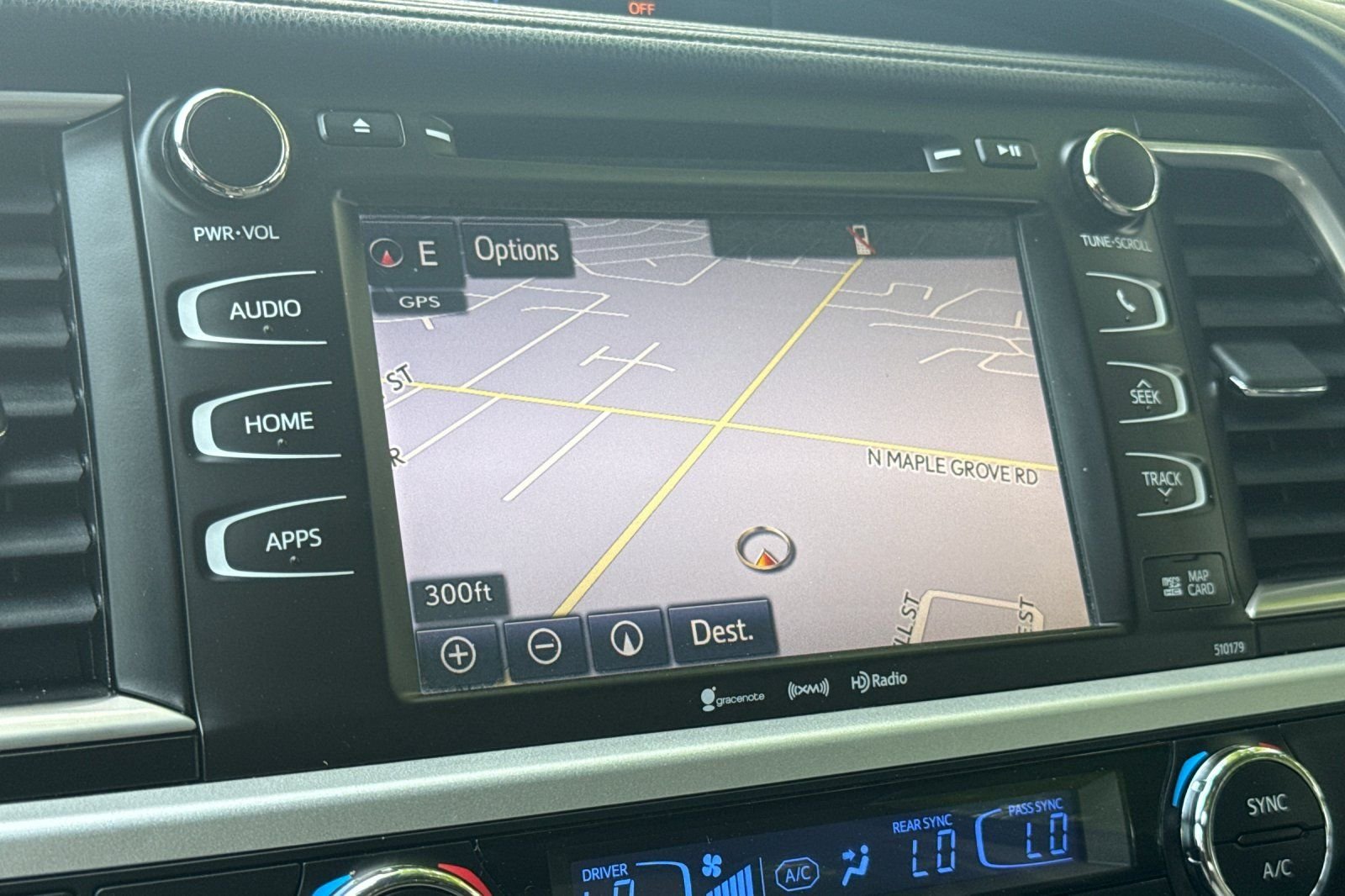 Used 2018 White Toyota XLE image 19