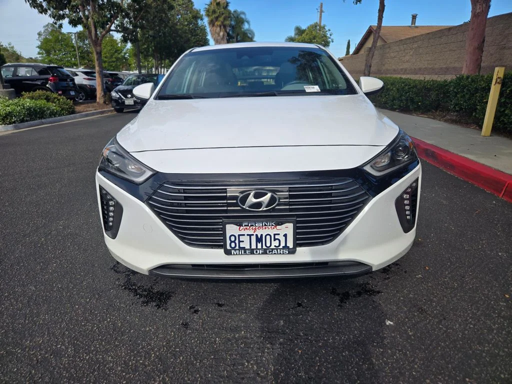 Used 2018 White Hyundai Limited image 2