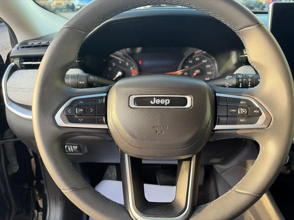 Used 2022 Black Jeep Latitude image 21