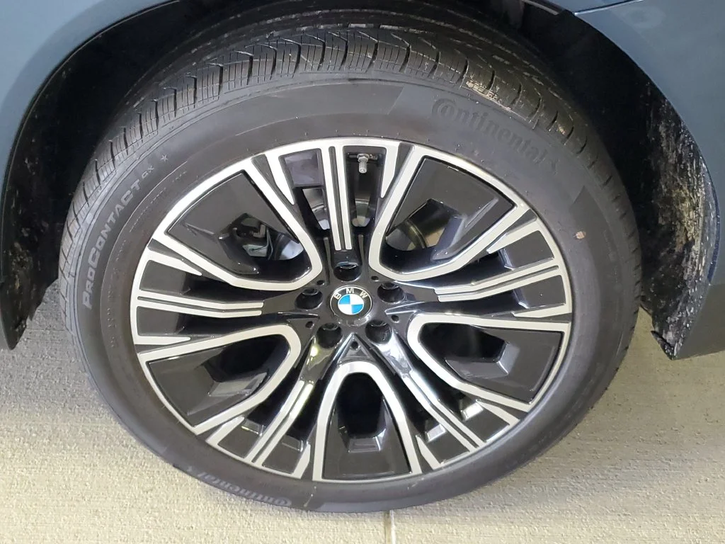 New 2026 Arctic Race Blue metallic BMW 30 xDrive image 5