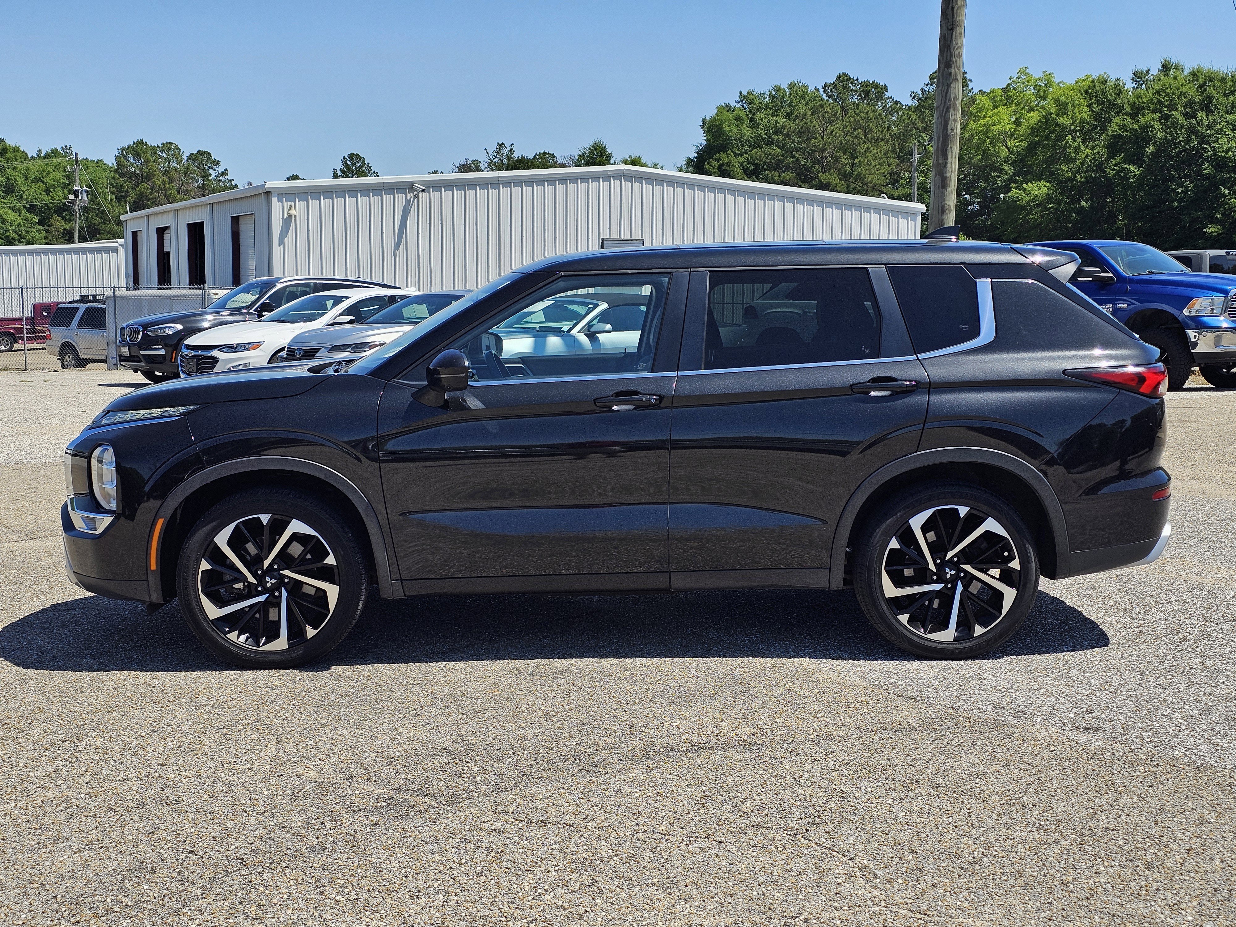 Used 2022 Black Diamond Mitsubishi SE Launch Edition image 13