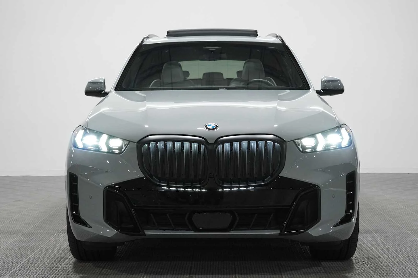 Used 2026 Brooklyn Grey Metallic BMW sDrive40i image 2