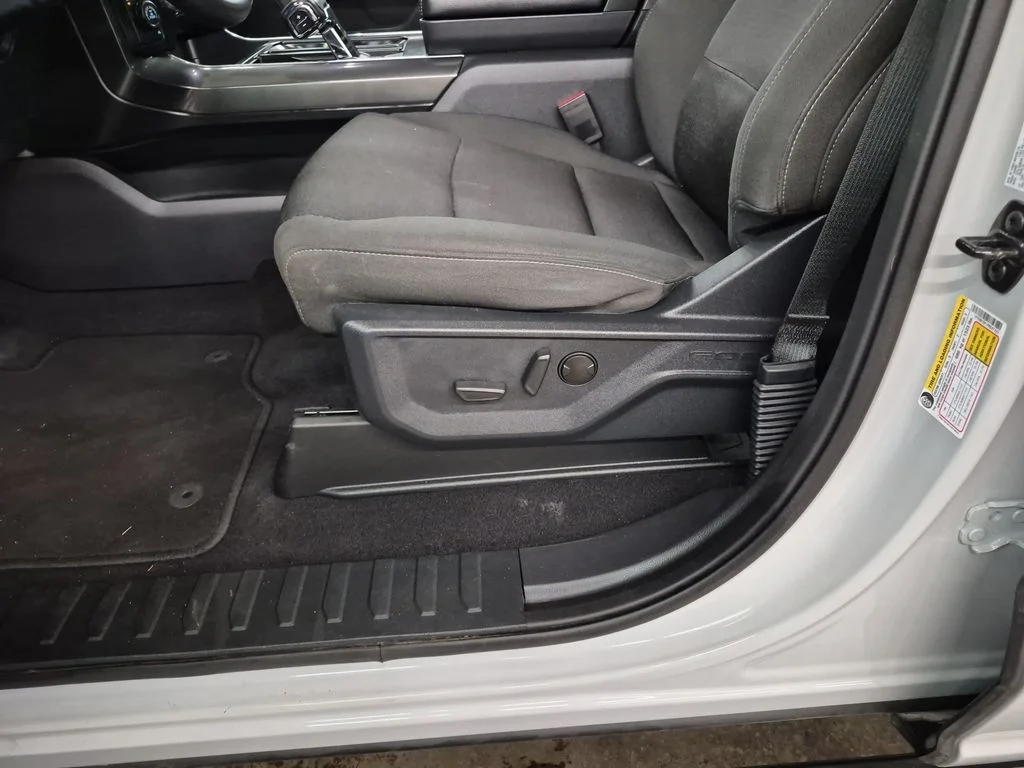 Certified Used 2023 Avalanche Ford XLT image 16