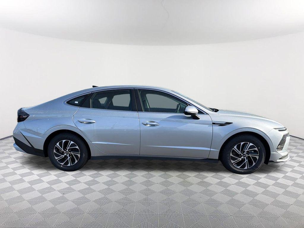New 2026 Silver Hyundai Blue image 4