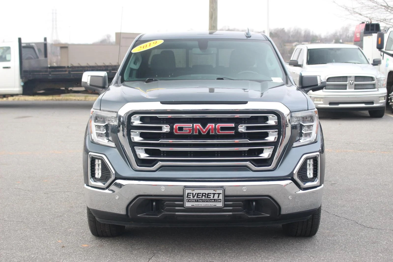 Used 2019 DARK SKY METALLIC GMC SLT image 2