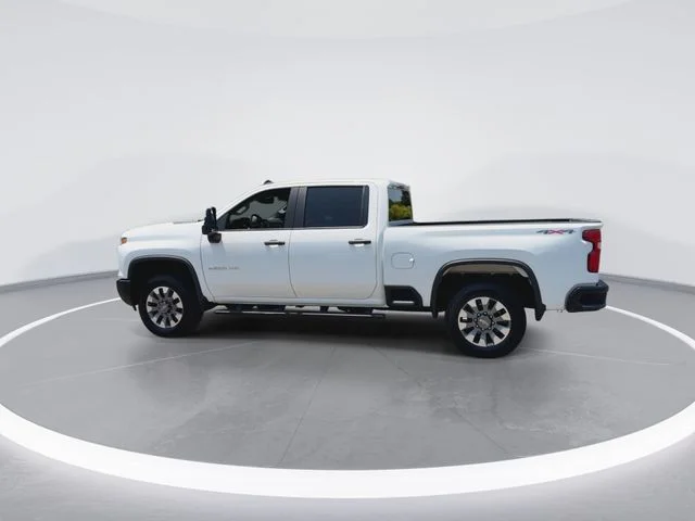 Used 2024 White Chevrolet Custom 5th Wheel image 6