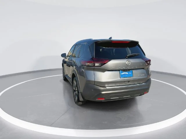 Used 2022 Gray Nissan SV image 6