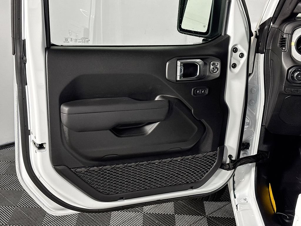 New 2026 Bright White Clear-Coat Exterior Paint Jeep Sport S image 10